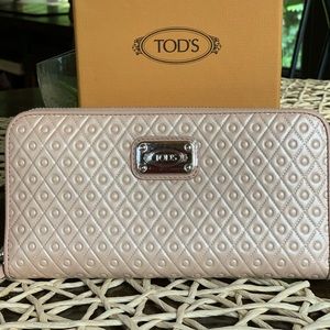 AUTHENTIC TOD’S WALLET